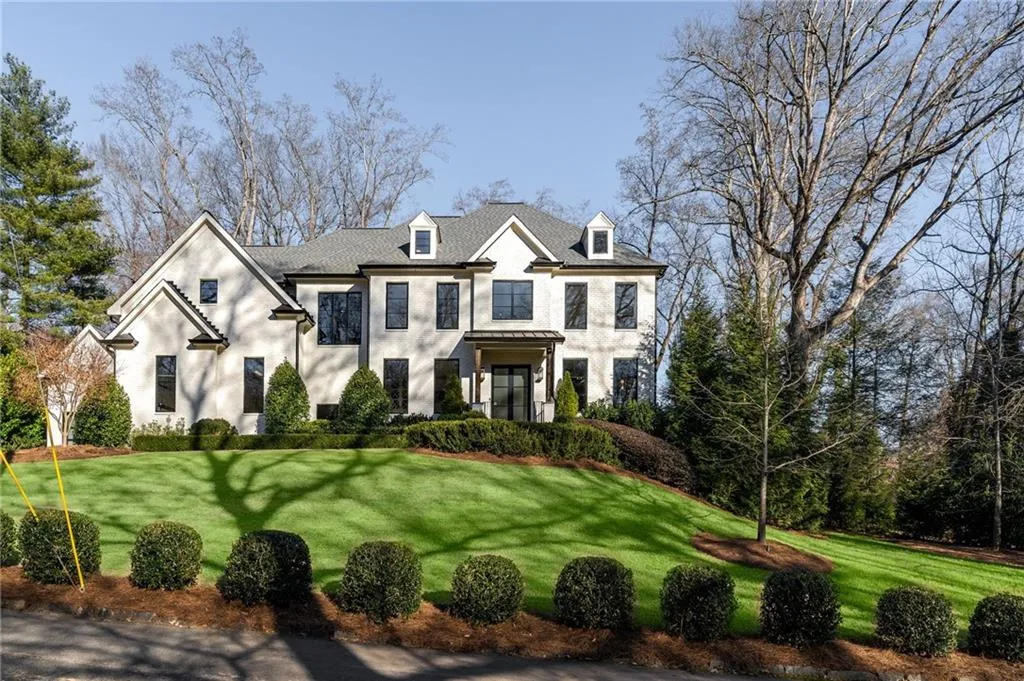 View of front of home featuring a front lawn and stucco siding