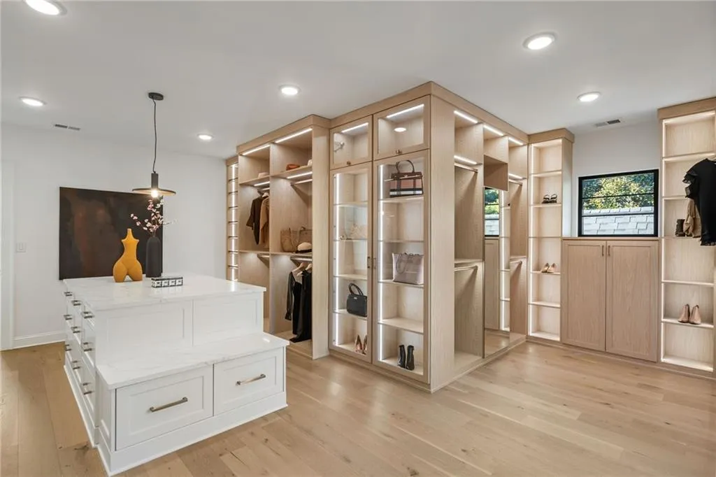 Mudroom featuring light wood-style flooring, visible vents, and recessed lighting