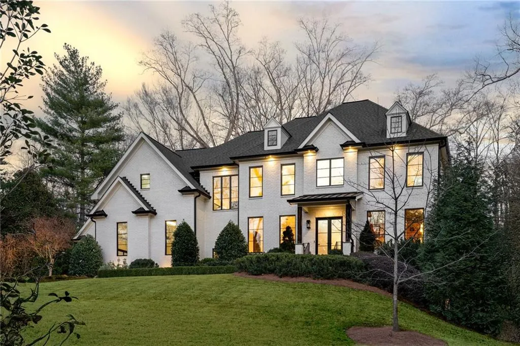 4555 Mystic Drive, Atlanta, Georgia 30342, 6 Bedrooms Bedrooms, ,6 BathroomsBathrooms,Residential,Sold,4555 Mystic Drive,7537335