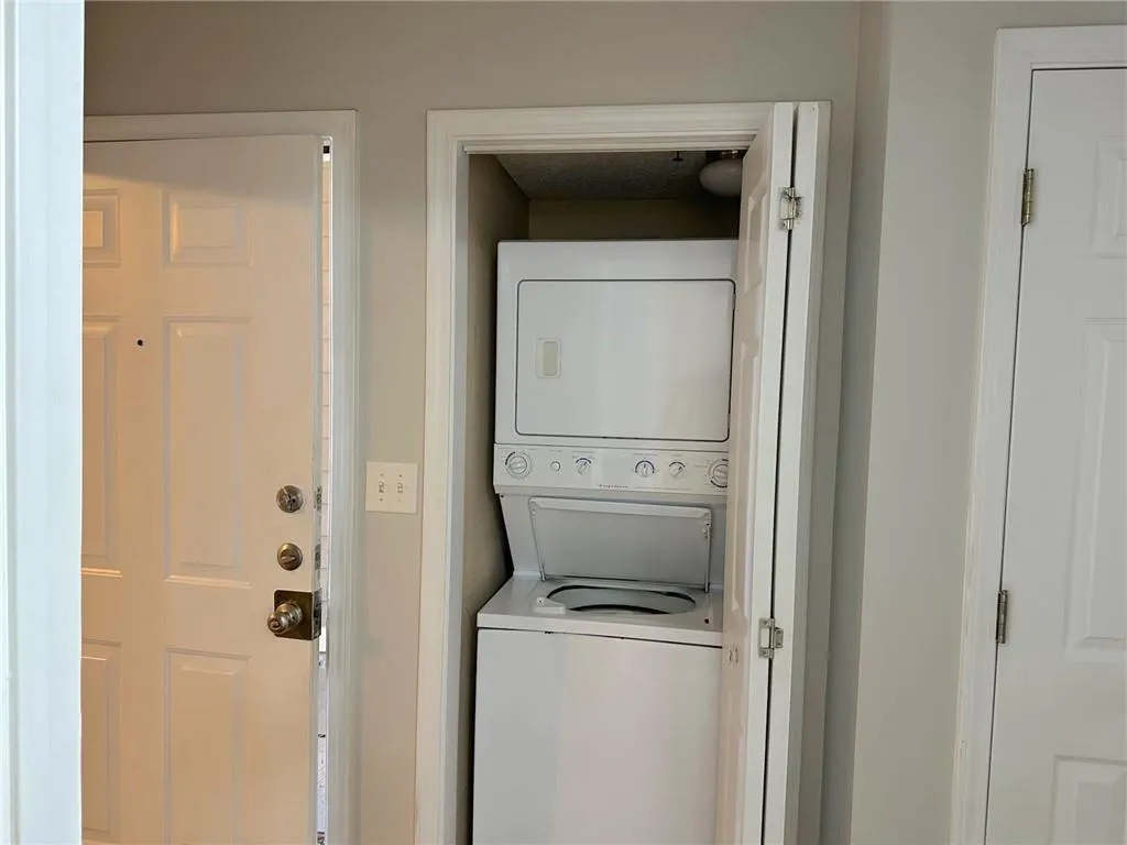 245 Amal Drive Sw, Atlanta, Georgia 30305, 1 Bedroom Bedrooms, ,1 BathroomBathrooms,Residential,For Sale,245 Amal Drive Sw,7669469