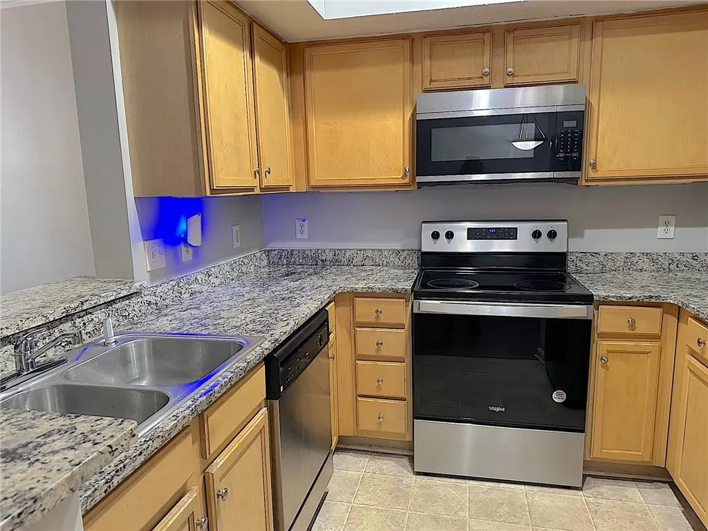 245 Amal Drive Sw, Atlanta, Georgia 30305, 1 Bedroom Bedrooms, ,1 BathroomBathrooms,Residential,For Sale,245 Amal Drive Sw,7669469