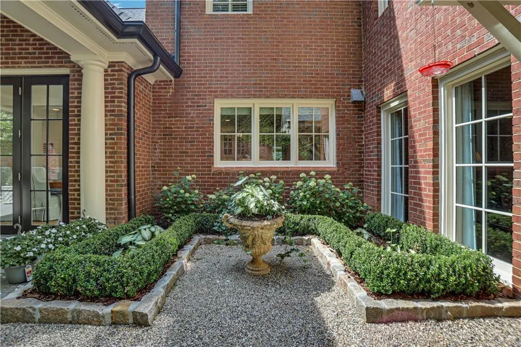 1130 Heards Ferry Road, Sandy Springs, Georgia 30328, 7 Bedrooms Bedrooms, ,5 BathroomsBathrooms,Residential,Sold,1130 Heards Ferry Road,7052141 1130 Heards Ferry Road, Sandy Springs, Georgia 30328, 7 Bedrooms Bedrooms, ,5 BathroomsBathrooms,Residential,Sold,1130 Heards Ferry Road,7052141