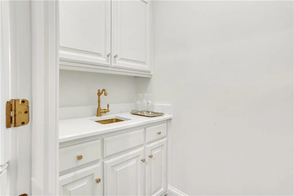 1130 Heards Ferry Road, Sandy Springs, Georgia 30328, 7 Bedrooms Bedrooms, ,5 BathroomsBathrooms,Residential,Sold,1130 Heards Ferry Road,7052141 1130 Heards Ferry Road, Sandy Springs, Georgia 30328, 7 Bedrooms Bedrooms, ,5 BathroomsBathrooms,Residential,Sold,1130 Heards Ferry Road,7052141