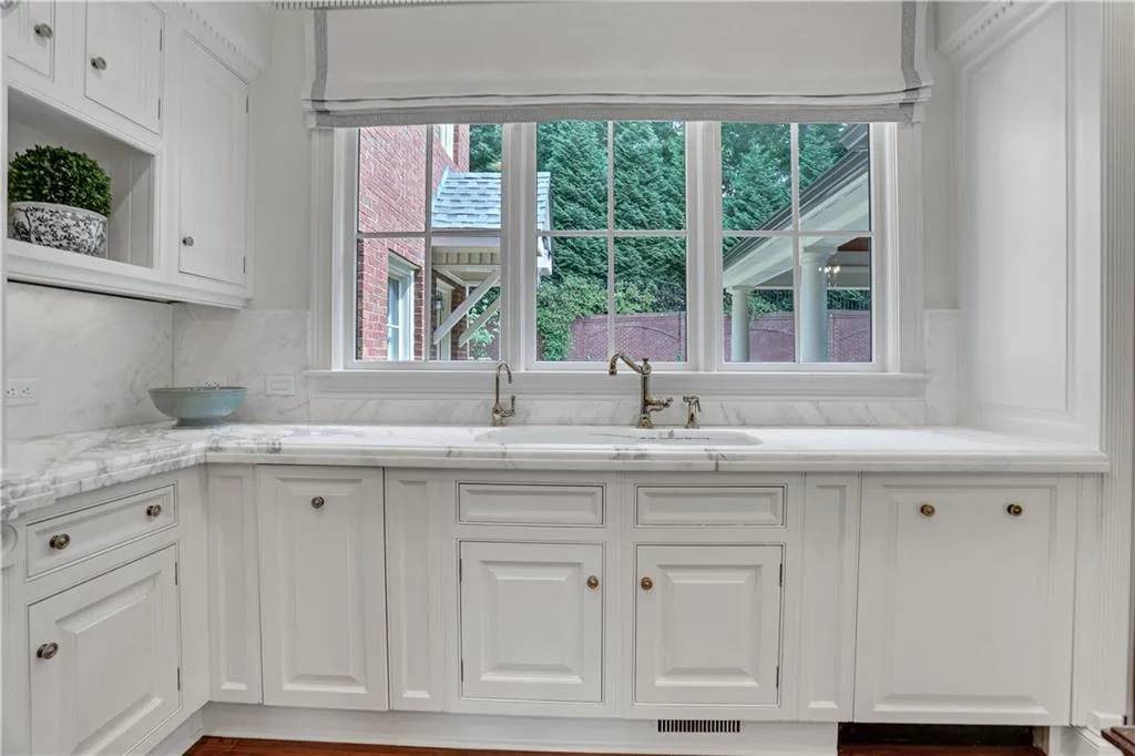 1130 Heards Ferry Road, Sandy Springs, Georgia 30328, 7 Bedrooms Bedrooms, ,5 BathroomsBathrooms,Residential,Sold,1130 Heards Ferry Road,7052141 1130 Heards Ferry Road, Sandy Springs, Georgia 30328, 7 Bedrooms Bedrooms, ,5 BathroomsBathrooms,Residential,Sold,1130 Heards Ferry Road,7052141