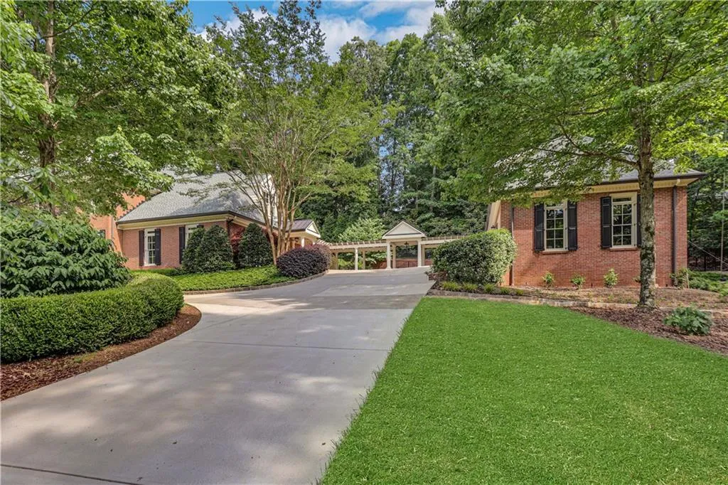 1130 Heards Ferry Road, Sandy Springs, Georgia 30328, 7 Bedrooms Bedrooms, ,5 BathroomsBathrooms,Residential,Sold,1130 Heards Ferry Road,7052141 1130 Heards Ferry Road, Sandy Springs, Georgia 30328, 7 Bedrooms Bedrooms, ,5 BathroomsBathrooms,Residential,Sold,1130 Heards Ferry Road,7052141