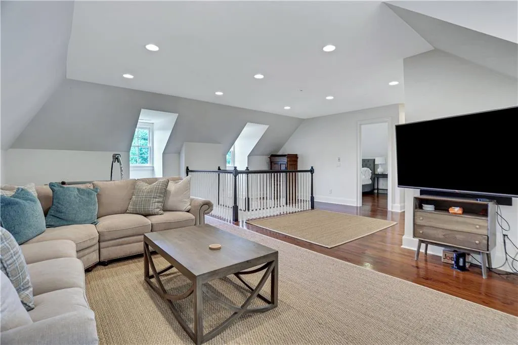 1130 Heards Ferry Road, Sandy Springs, Georgia 30328, 7 Bedrooms Bedrooms, ,5 BathroomsBathrooms,Residential,Sold,1130 Heards Ferry Road,7052141 1130 Heards Ferry Road, Sandy Springs, Georgia 30328, 7 Bedrooms Bedrooms, ,5 BathroomsBathrooms,Residential,Sold,1130 Heards Ferry Road,7052141