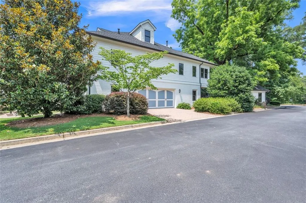 1070 Dunroven Drive Ne, Atlanta, Georgia 30342, 5 Bedrooms Bedrooms, ,3 BathroomsBathrooms,Residential,For Sale,1070 Dunroven Drive Ne,7732448