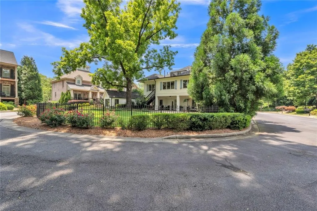 1070 Dunroven Drive Ne, Atlanta, Georgia 30342, 5 Bedrooms Bedrooms, ,3 BathroomsBathrooms,Residential,For Sale,1070 Dunroven Drive Ne,7732448