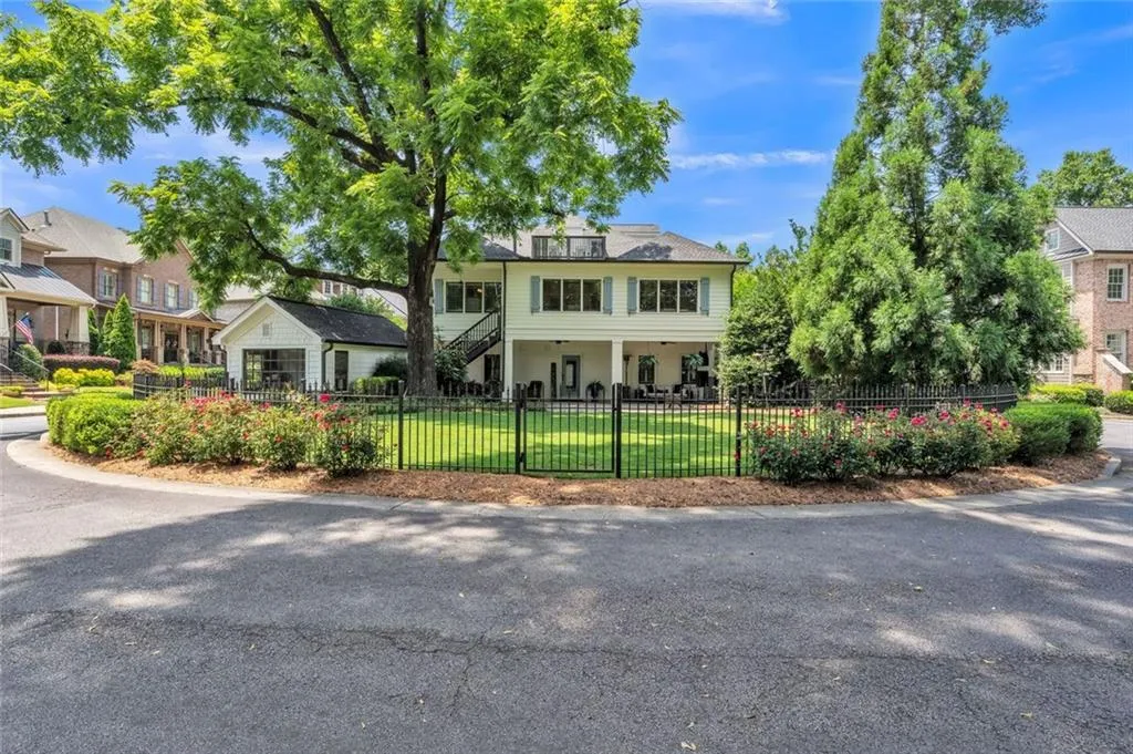 1070 Dunroven Drive Ne, Atlanta, Georgia 30342, 5 Bedrooms Bedrooms, ,3 BathroomsBathrooms,Residential,For Sale,1070 Dunroven Drive Ne,7732448