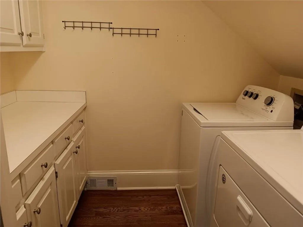 565 Avignon Court, Sandy Springs, Georgia 30350, 5 Bedrooms Bedrooms, ,3 BathroomsBathrooms,Residential,Sold,565 Avignon Court,7239976