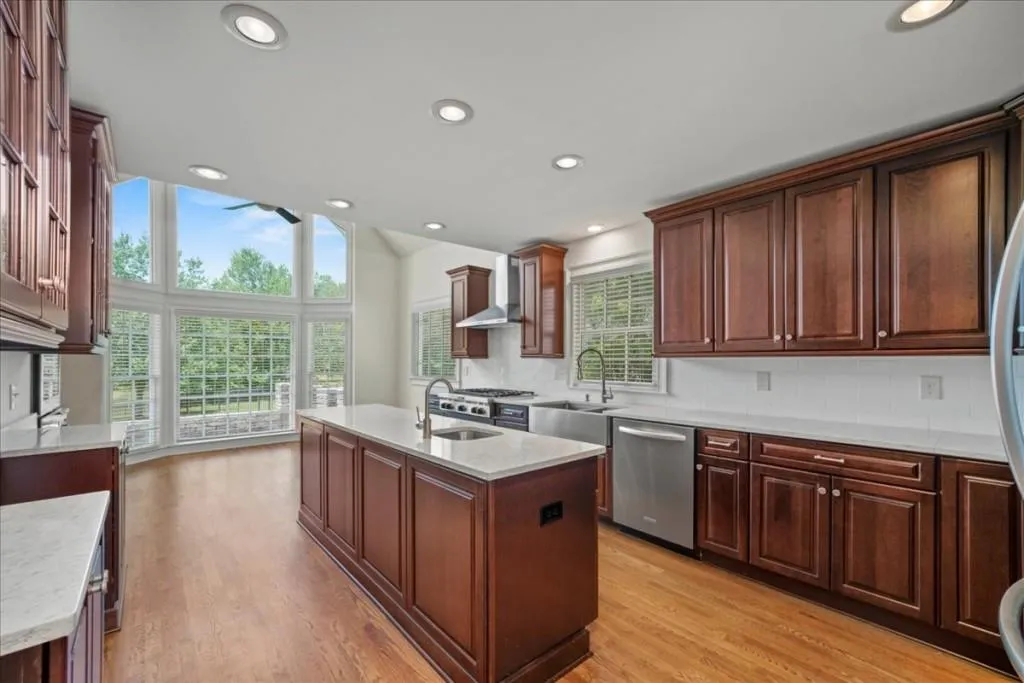 565 Avignon Court, Sandy Springs, Georgia 30350, 5 Bedrooms Bedrooms, ,3 BathroomsBathrooms,Residential,Sold,565 Avignon Court,7239976