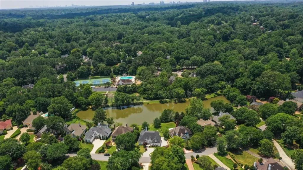 565 Avignon Court, Sandy Springs, Georgia 30350, 5 Bedrooms Bedrooms, ,3 BathroomsBathrooms,Residential,Sold,565 Avignon Court,7239976