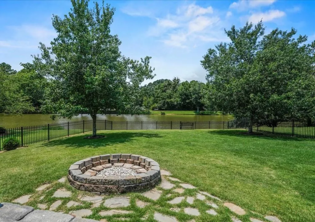 565 Avignon Court, Sandy Springs, Georgia 30350, 5 Bedrooms Bedrooms, ,3 BathroomsBathrooms,Residential,Sold,565 Avignon Court,7239976