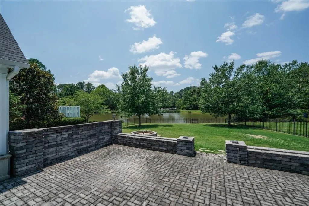 565 Avignon Court, Sandy Springs, Georgia 30350, 5 Bedrooms Bedrooms, ,3 BathroomsBathrooms,Residential,Sold,565 Avignon Court,7239976