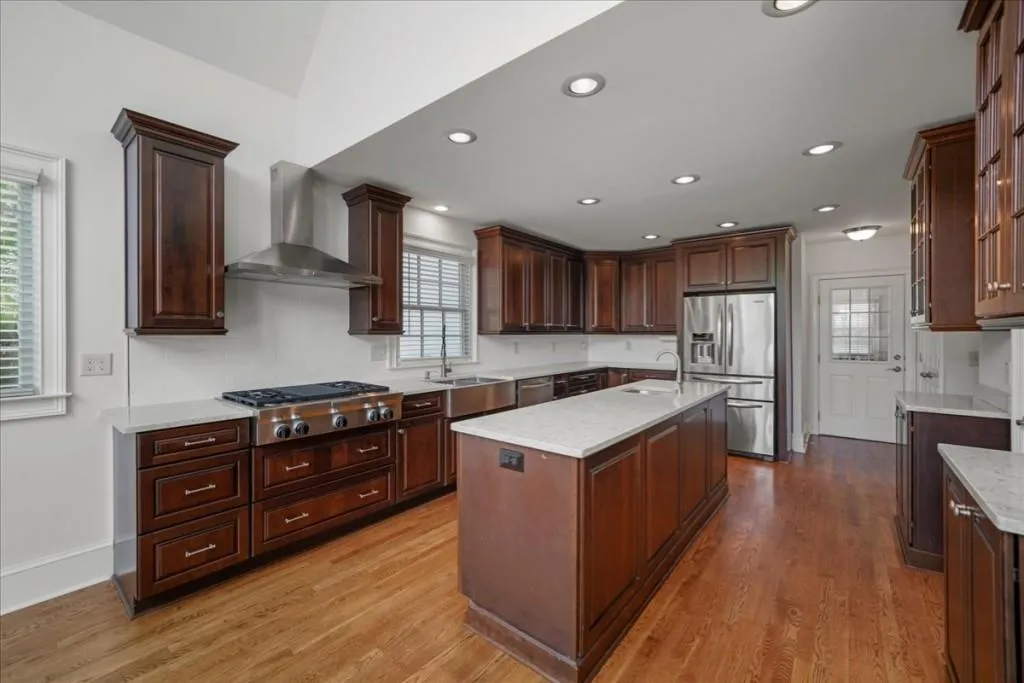 565 Avignon Court, Sandy Springs, Georgia 30350, 5 Bedrooms Bedrooms, ,3 BathroomsBathrooms,Residential,Sold,565 Avignon Court,7239976