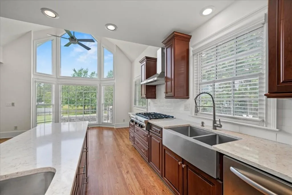 565 Avignon Court, Sandy Springs, Georgia 30350, 5 Bedrooms Bedrooms, ,3 BathroomsBathrooms,Residential,Sold,565 Avignon Court,7239976