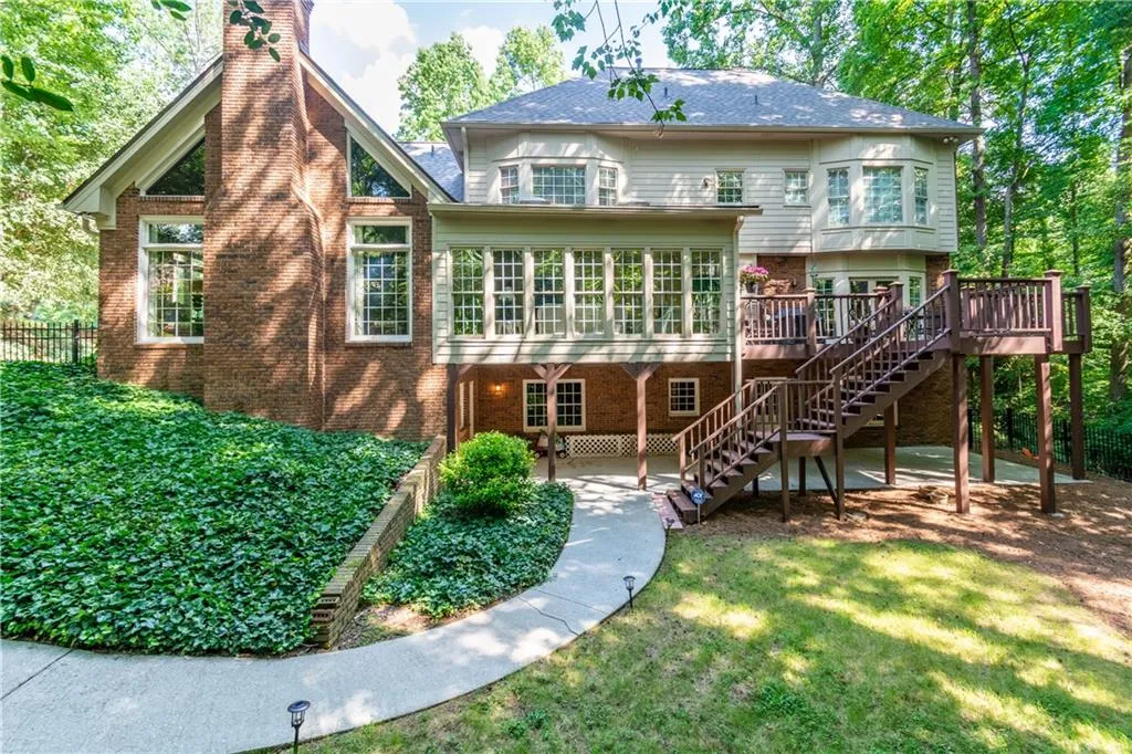 255 Quiet Water Lane, Sandy Springs, Georgia 30350, 4 Bedrooms Bedrooms, ,3 BathroomsBathrooms,Residential,Sold,255 Quiet Water Lane,6732219