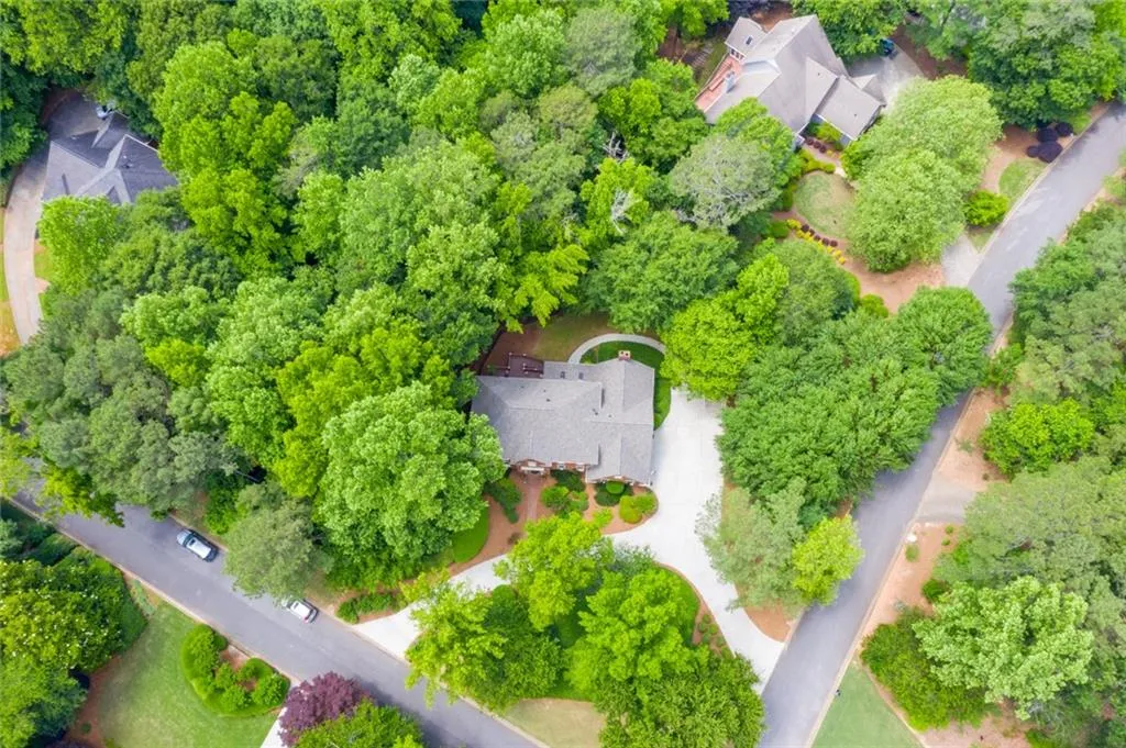 255 Quiet Water Lane, Sandy Springs, Georgia 30350, 4 Bedrooms Bedrooms, ,3 BathroomsBathrooms,Residential,Sold,255 Quiet Water Lane,6732219