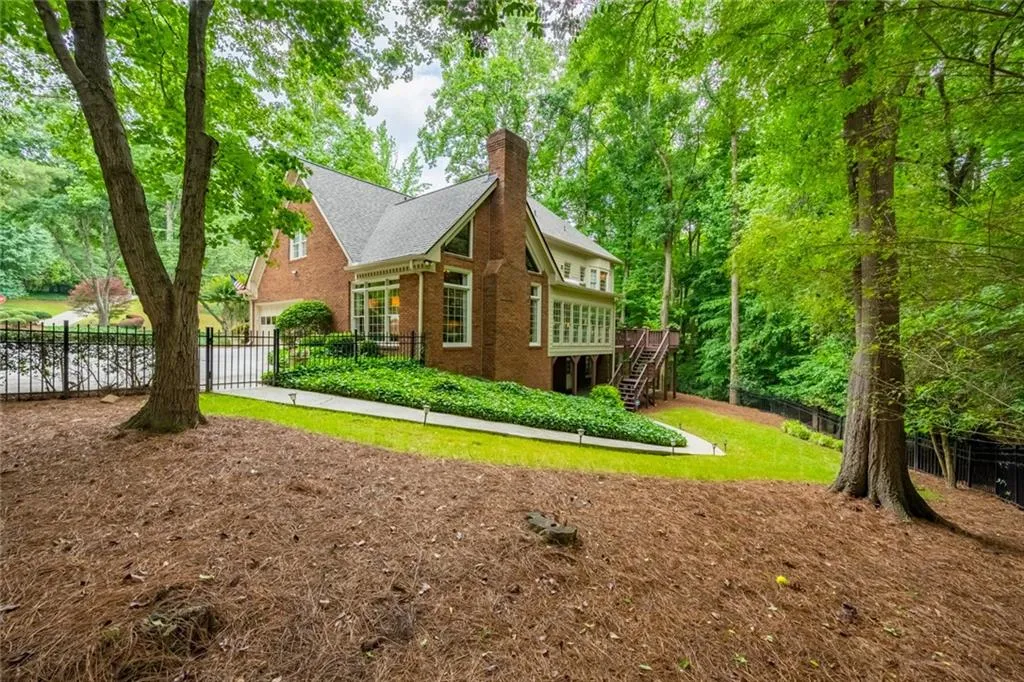 255 Quiet Water Lane, Sandy Springs, Georgia 30350, 4 Bedrooms Bedrooms, ,3 BathroomsBathrooms,Residential,Sold,255 Quiet Water Lane,6732219