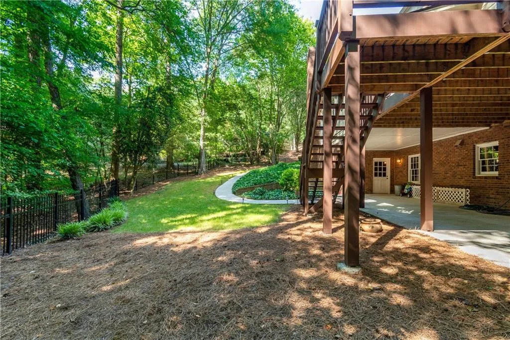 255 Quiet Water Lane, Sandy Springs, Georgia 30350, 4 Bedrooms Bedrooms, ,3 BathroomsBathrooms,Residential,Sold,255 Quiet Water Lane,6732219