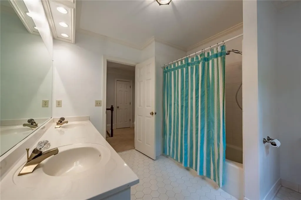 255 Quiet Water Lane, Sandy Springs, Georgia 30350, 4 Bedrooms Bedrooms, ,3 BathroomsBathrooms,Residential,Sold,255 Quiet Water Lane,6732219