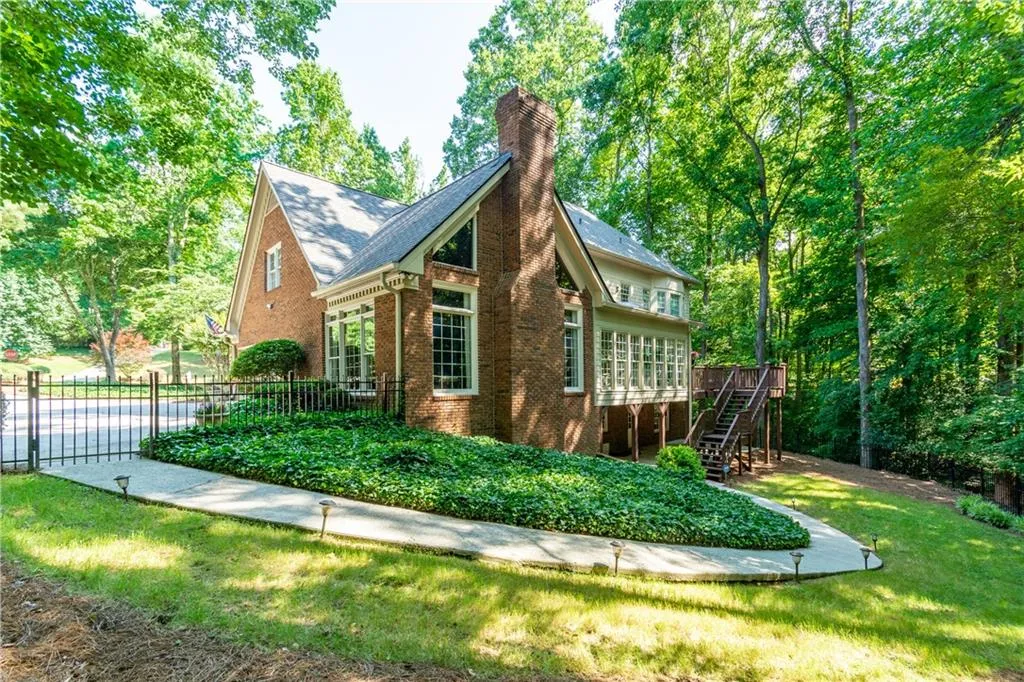 255 Quiet Water Lane, Sandy Springs, Georgia 30350, 4 Bedrooms Bedrooms, ,3 BathroomsBathrooms,Residential,Sold,255 Quiet Water Lane,6732219