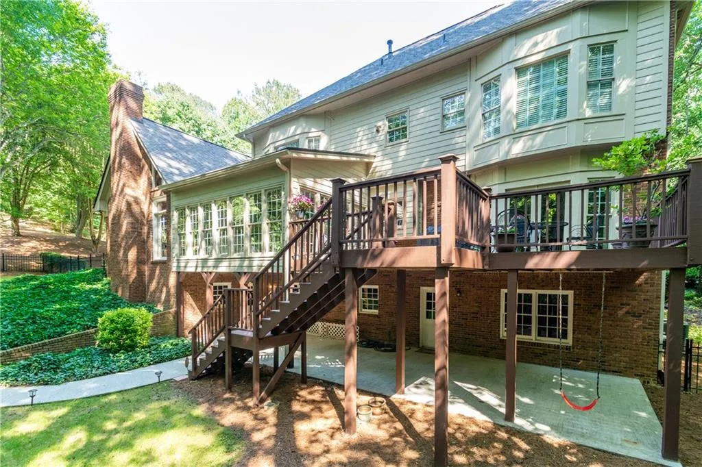 255 Quiet Water Lane, Sandy Springs, Georgia 30350, 4 Bedrooms Bedrooms, ,3 BathroomsBathrooms,Residential,Sold,255 Quiet Water Lane,6732219