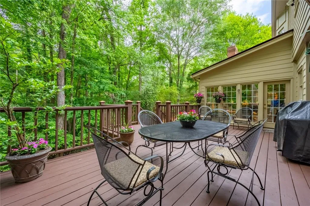 255 Quiet Water Lane, Sandy Springs, Georgia 30350, 4 Bedrooms Bedrooms, ,3 BathroomsBathrooms,Residential,Sold,255 Quiet Water Lane,6732219