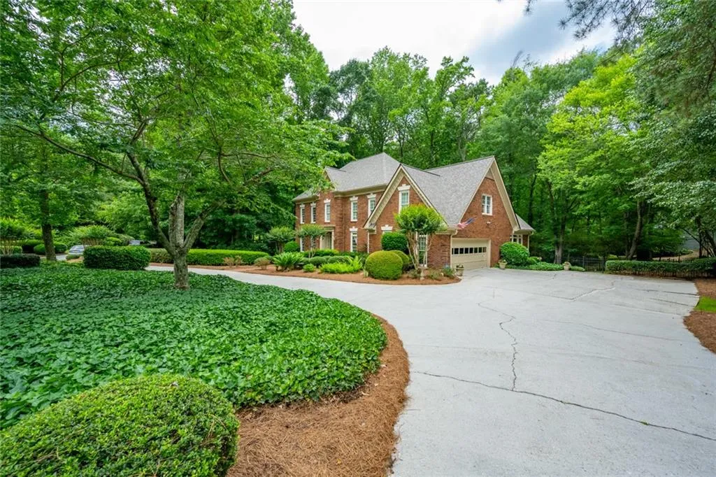 255 Quiet Water Lane, Sandy Springs, Georgia 30350, 4 Bedrooms Bedrooms, ,3 BathroomsBathrooms,Residential,Sold,255 Quiet Water Lane,6732219