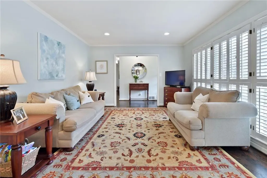 555 Highbrook Drive, Atlanta, Georgia 30342, 3 Bedrooms Bedrooms, ,2 BathroomsBathrooms,Residential,Sold,555 Highbrook Drive,6697067