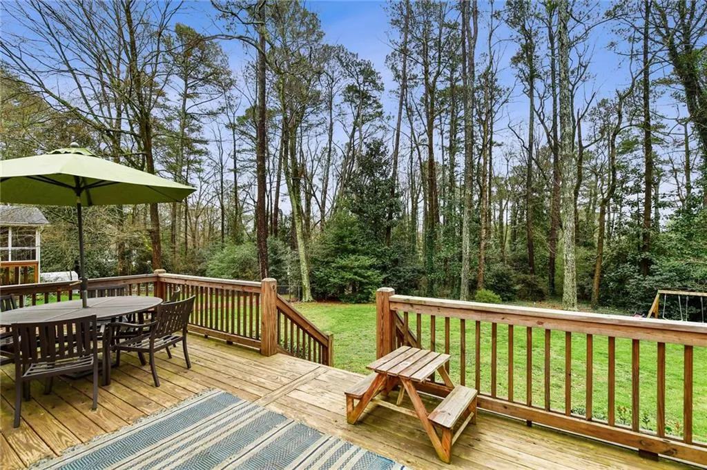 555 Highbrook Drive, Atlanta, Georgia 30342, 3 Bedrooms Bedrooms, ,2 BathroomsBathrooms,Residential,Sold,555 Highbrook Drive,6697067