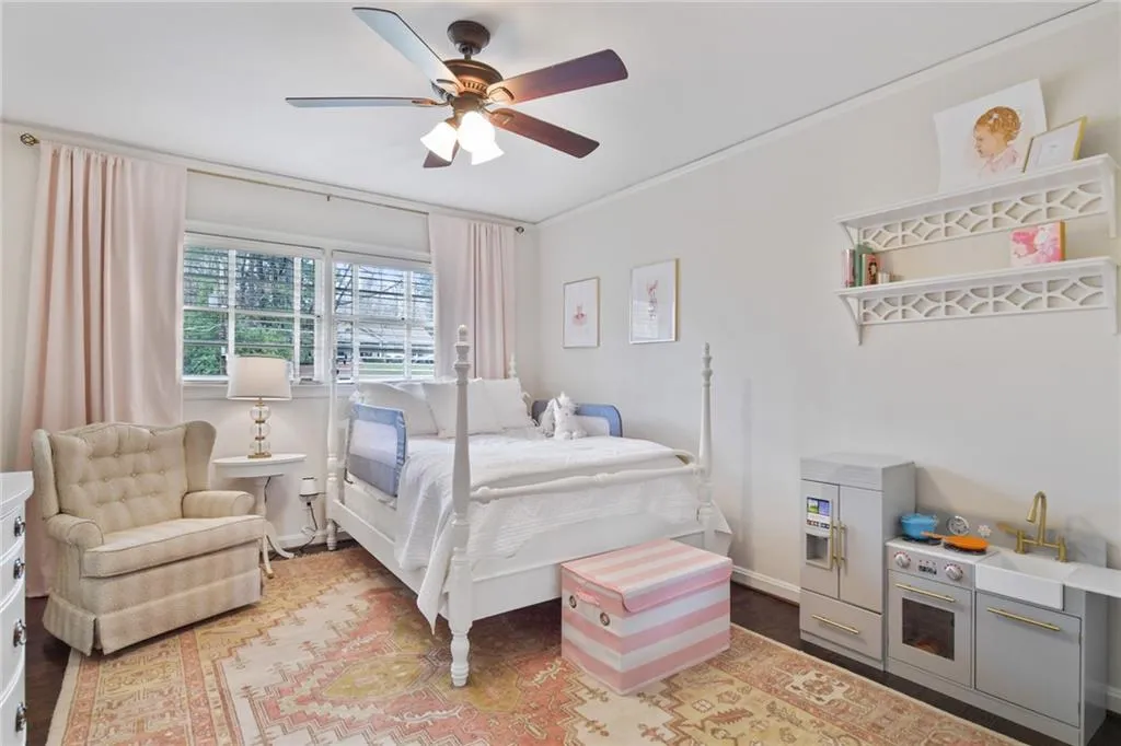 555 Highbrook Drive, Atlanta, Georgia 30342, 3 Bedrooms Bedrooms, ,2 BathroomsBathrooms,Residential,Sold,555 Highbrook Drive,6697067