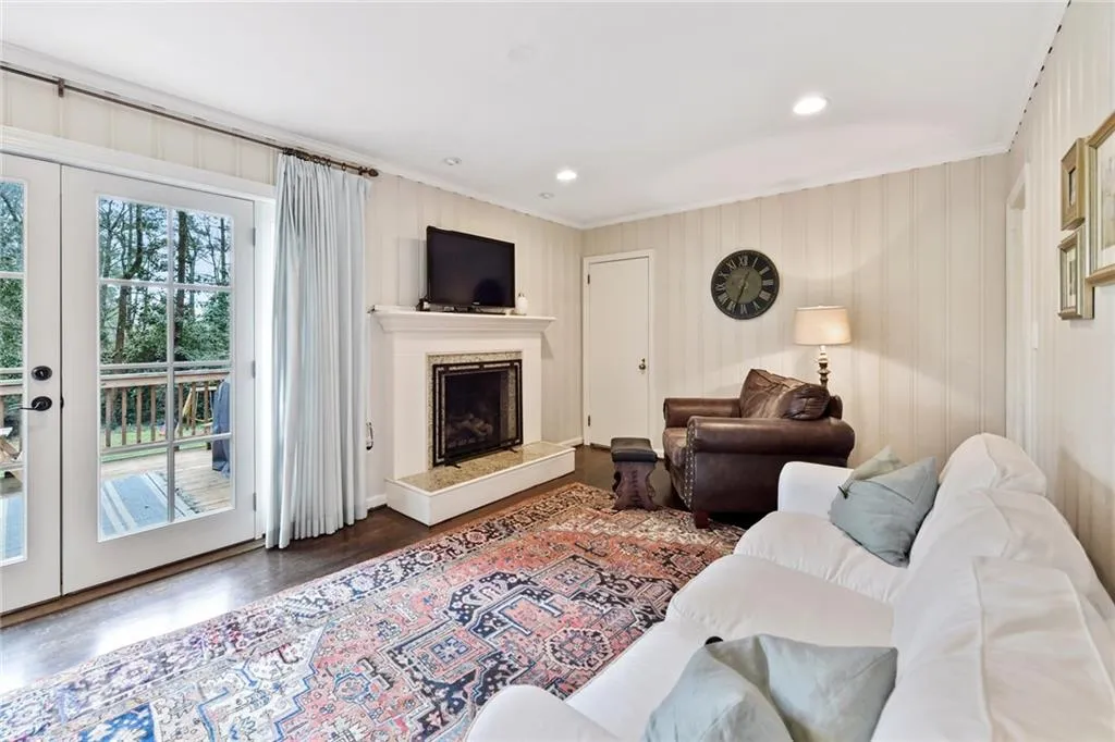 555 Highbrook Drive, Atlanta, Georgia 30342, 3 Bedrooms Bedrooms, ,2 BathroomsBathrooms,Residential,Sold,555 Highbrook Drive,6697067