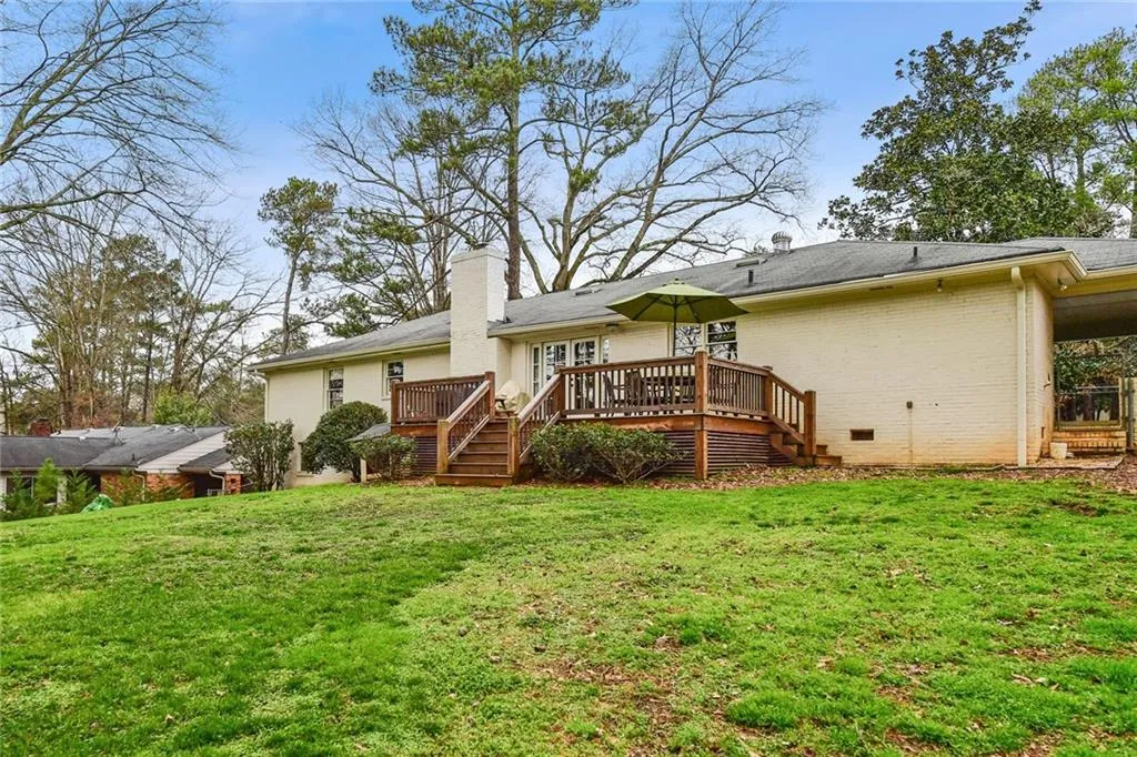 555 Highbrook Drive, Atlanta, Georgia 30342, 3 Bedrooms Bedrooms, ,2 BathroomsBathrooms,Residential,Sold,555 Highbrook Drive,6697067