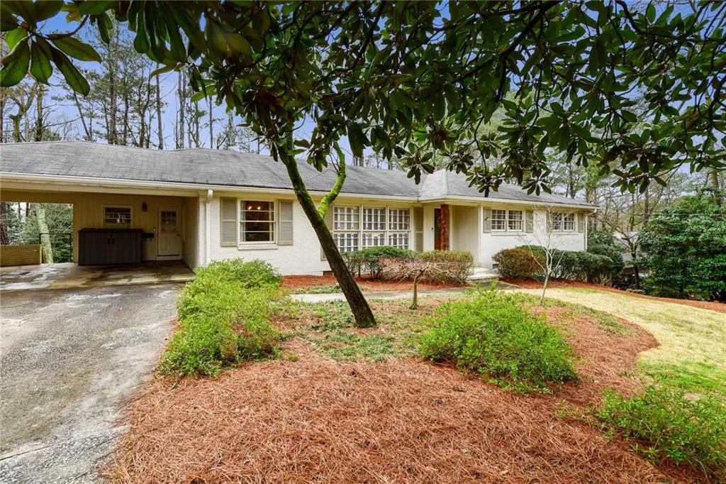 555 Highbrook Drive, Atlanta, Georgia 30342, 3 Bedrooms Bedrooms, ,2 BathroomsBathrooms,Residential,Sold,555 Highbrook Drive,6697067