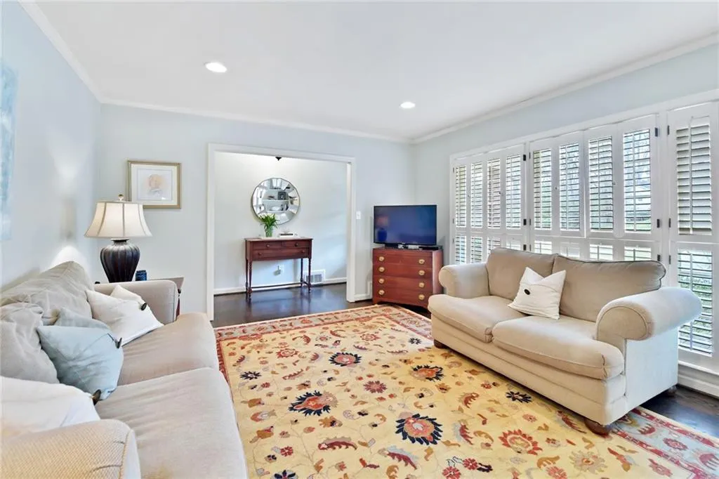 555 Highbrook Drive, Atlanta, Georgia 30342, 3 Bedrooms Bedrooms, ,2 BathroomsBathrooms,Residential,Sold,555 Highbrook Drive,6697067