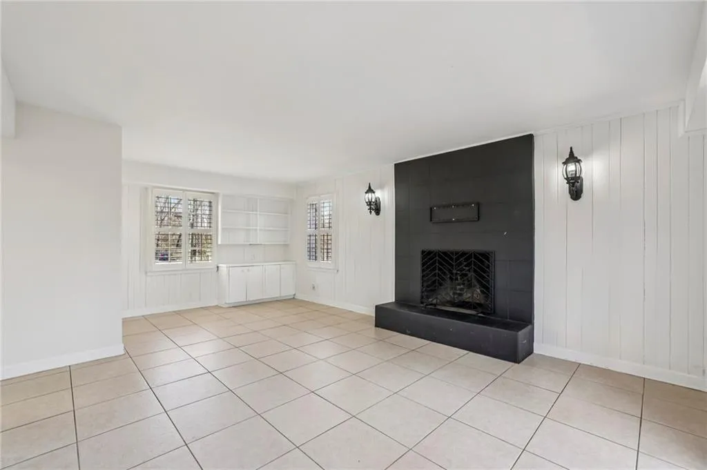 6555 Williamson Drive, Atlanta, Georgia 30328, 4 Bedrooms Bedrooms, ,3 BathroomsBathrooms,Residential,For Sale,6555 Williamson Drive,7723821