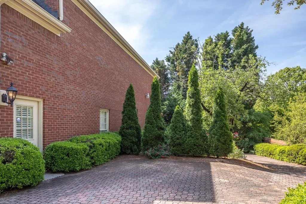 105 Grosvenor Place, Atlanta, Georgia 30328, 3 Bedrooms Bedrooms, ,2 BathroomsBathrooms,Residential,Sold,105 Grosvenor Place,6008051