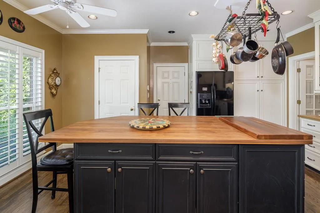 105 Grosvenor Place, Atlanta, Georgia 30328, 3 Bedrooms Bedrooms, ,2 BathroomsBathrooms,Residential,Sold,105 Grosvenor Place,6008051