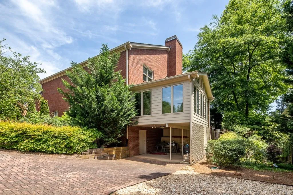 105 Grosvenor Place, Atlanta, Georgia 30328, 3 Bedrooms Bedrooms, ,2 BathroomsBathrooms,Residential,Sold,105 Grosvenor Place,6008051