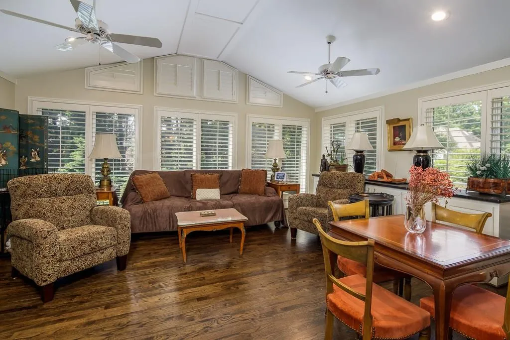 105 Grosvenor Place, Atlanta, Georgia 30328, 3 Bedrooms Bedrooms, ,2 BathroomsBathrooms,Residential,Sold,105 Grosvenor Place,6008051