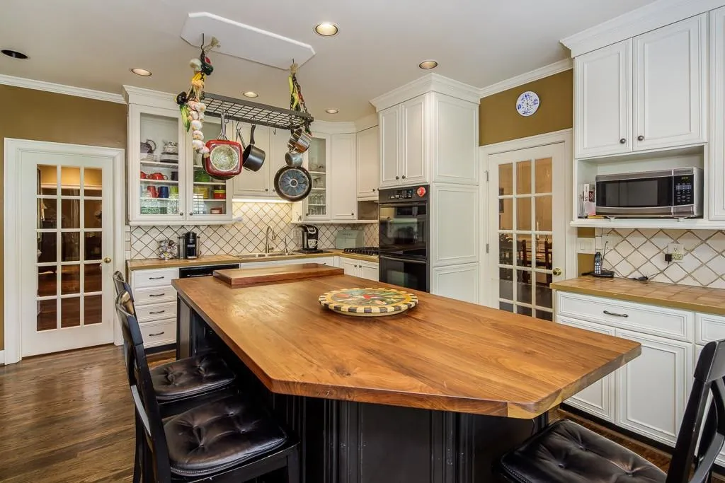 105 Grosvenor Place, Atlanta, Georgia 30328, 3 Bedrooms Bedrooms, ,2 BathroomsBathrooms,Residential,Sold,105 Grosvenor Place,6008051