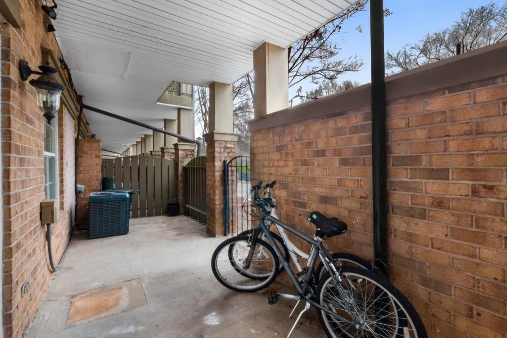 6980 Roswell Road Unit C9, Atlanta, Georgia 30328, 1 Bedroom Bedrooms, ,1 BathroomBathrooms,Residential,Sold,6980 Roswell Road Unit C9,7014670