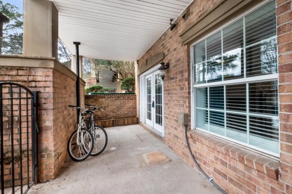 6980 Roswell Road Unit C9, Atlanta, Georgia 30328, 1 Bedroom Bedrooms, ,1 BathroomBathrooms,Residential,Sold,6980 Roswell Road Unit C9,7014670