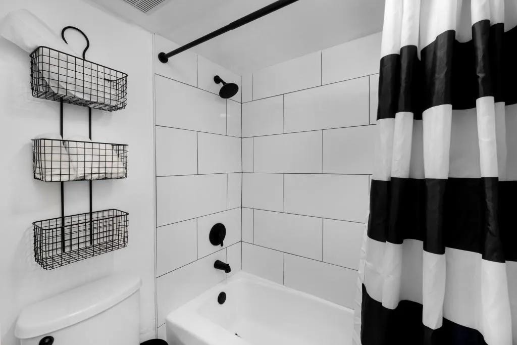 6980 Roswell Road Unit C9, Atlanta, Georgia 30328, 1 Bedroom Bedrooms, ,1 BathroomBathrooms,Residential,Sold,6980 Roswell Road Unit C9,7014670