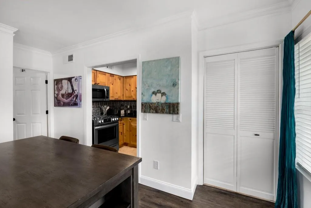 6980 Roswell Road Unit C9, Atlanta, Georgia 30328, 1 Bedroom Bedrooms, ,1 BathroomBathrooms,Residential,Sold,6980 Roswell Road Unit C9,7014670