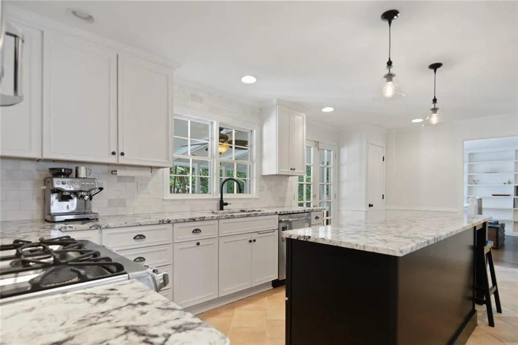 345 Westerhall Court, Atlanta, Georgia 30328, 4 Bedrooms Bedrooms, ,3 BathroomsBathrooms,Residential,Sold,345 Westerhall Court,6766310