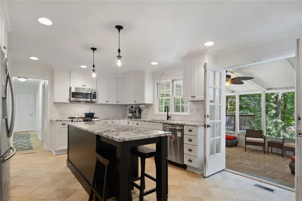 345 Westerhall Court, Atlanta, Georgia 30328, 4 Bedrooms Bedrooms, ,3 BathroomsBathrooms,Residential,Sold,345 Westerhall Court,6766310