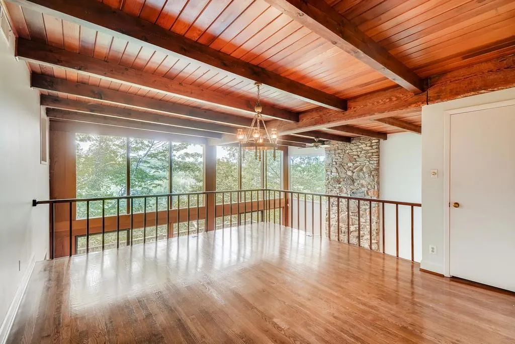 155 River North Drive, Sandy Springs, Georgia 30328, 4 Bedrooms Bedrooms, ,3 BathroomsBathrooms,Residential,Sold,155 River North Drive,6630800