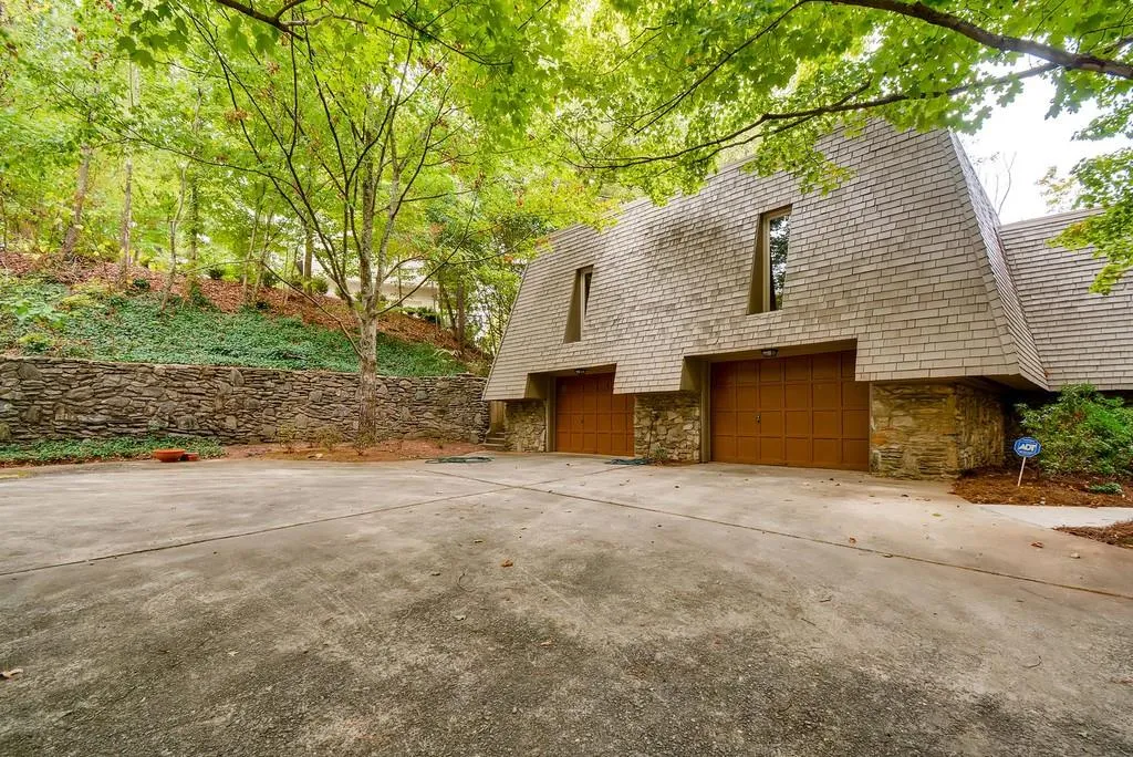 155 River North Drive, Sandy Springs, Georgia 30328, 4 Bedrooms Bedrooms, ,3 BathroomsBathrooms,Residential,Sold,155 River North Drive,6630800